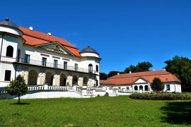 Barokovo-klasicistický kaštieľ rodu Stáraj (Sztáray) v Michalovciach