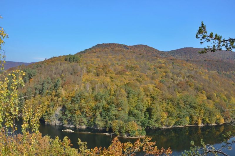 Výhľadová Čertová skala nad Ružínom (354 m n.m.)