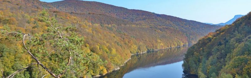 Výhľadová Čertova skala nad Ružínom (354 m n.m.)