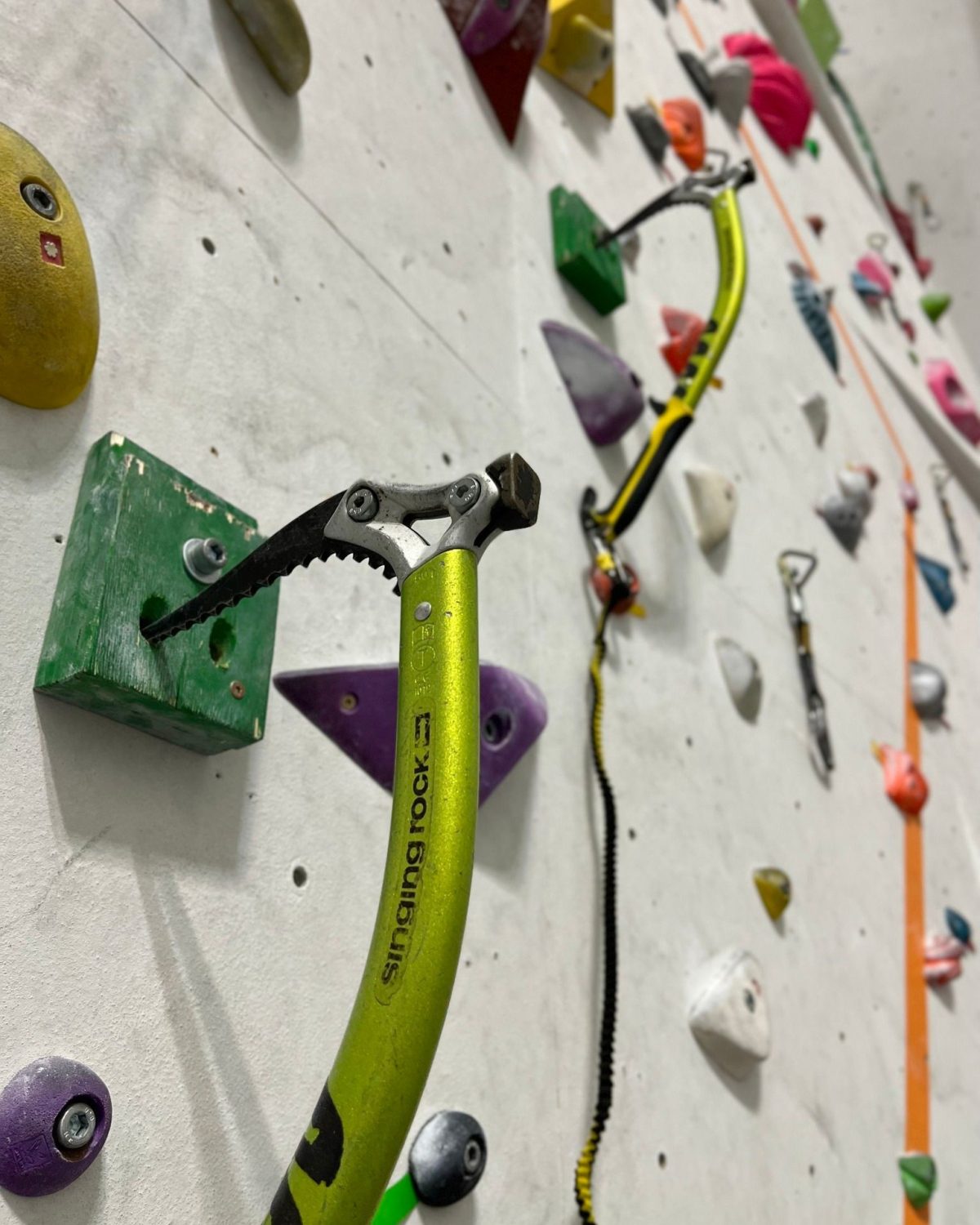 Lezecká stena Rozlomity:  drytoolingový tréning na stene
