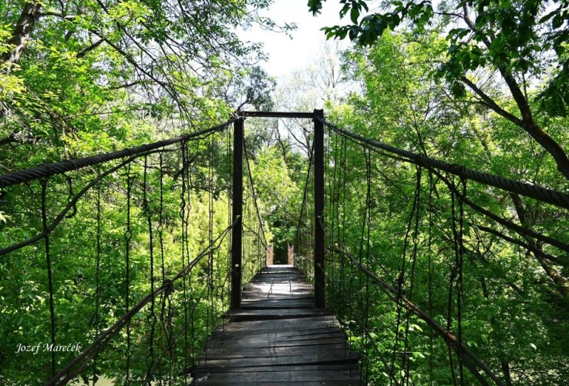 Lanový visutý most cez Latoricu