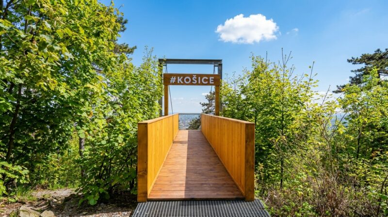 Vrch Hradová (466 m n.m.) - výhľadová plošina