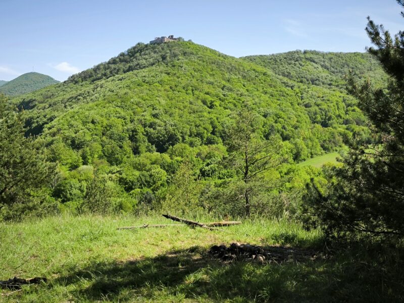 Krivoštianka a Jasenovský hrad