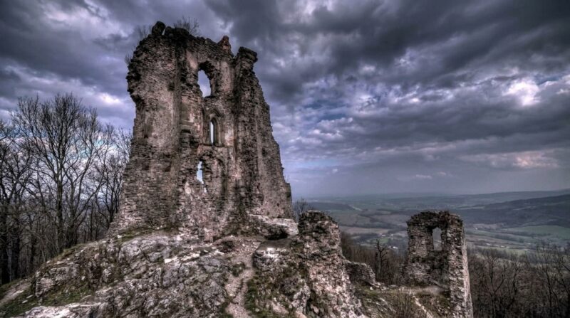 Slanský hrad – Hrad Slanec – Slanecký hrad (zrúcanina)