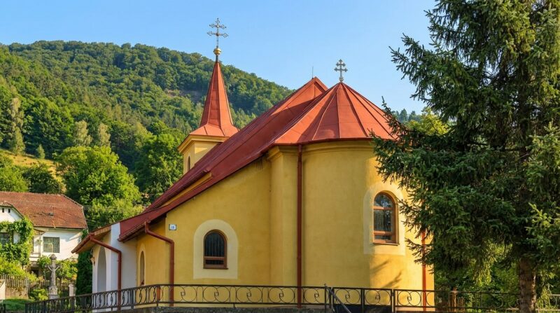 Farský kostol všetkých svätých vo Veľkej Lodine