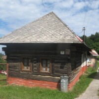 Drevenica zo začiatku 20. storočia. Fotograf: Viktor Baláž KST Volovec Rožňava Drevenice v obci Poráč