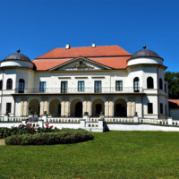 Barokovo-klasicistický kaštieľ rodu Stáraj (Sztáray) v Michalovciach Barokovo-klasicistický kaštieľ rodu Stáraj (Sztáray) v Michalovciach