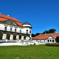 Barokovo-klasicistický kaštieľ rodu Stáraj (Sztáray) v Michalovciach Barokovo-klasicistický kaštieľ rodu Stáraj (Sztáray) v Michalovciach