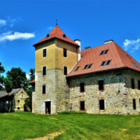 Neskororenesančný kaštieľ v obci Senné Neskororenesančný kaštieľ v obci Senné