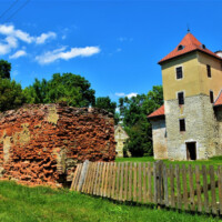 Neskororenesančný kaštieľ v obci Senné Neskororenesančný kaštieľ v obci Senné