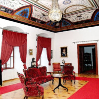 Klasicistický kaštieľ v Budimíre – Múzeum historických hodín Klasicistický kaštieľ v Budimíre – Múzeum historických hodín