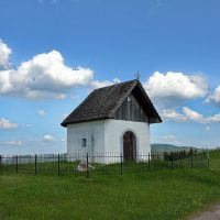 kaplnka je zasvätená Jánovi Krstiteľovi Gréckokatolícky kostol a kaplnky v obci Závadka
