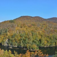 Výhľadová Čertova skala nad Ružínom (354 m n.m.) Výhľadová Čertova skala nad Ružínom (354 m n.m.)