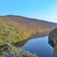Výhľadová Čertova skala nad Ružínom (354 m n.m.) Výhľadová Čertova skala nad Ružínom (354 m n.m.)