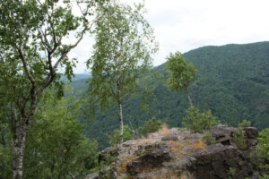 Skala Peryň — vyhliadka pod Bujanovom (690-710 m n.m.) Skala Peryň — vyhliadka pod Bujanovom (690-710 m n.m.)