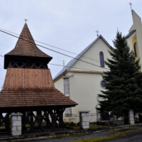Drevená zvonica a kostol svätej Márie Magdalény Malé Ozorovce Drevená zvonica a kostol svätej Márie Magdalény Malé Ozorovce