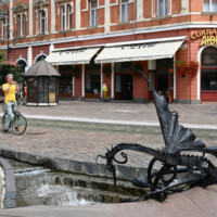 Kovová plastika draka a Čermeľský potôčik Kovová plastika draka a Čermeľský potôčik