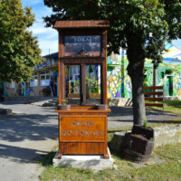 Oddychová zóna so sochami a obecná pivnica v Čerhove s jazierkom, Fotograf: Jozef Mareček (https://www.facebook.com/jozef.marecek.94 Oddychová zóna so sochami a obecná pivnica v Čerhove s jazierkom