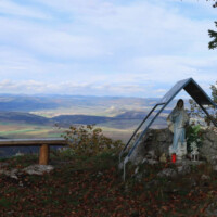 Kňazovka (840 m n.m.) – vyhliadky Skalka a Skala Kňazovka (840 m n.m.) – vyhliadky Skalka a Skala