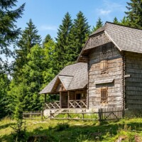 Lajoška v roku 1926 Horská chata Lajoška – Chata na Prednej Holici