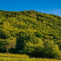 Pohňľad na Skárošskú vyhliadku z Vlašskej lúky Pohňľad na Skárošskú vyhliadku z Vlašskej lúky