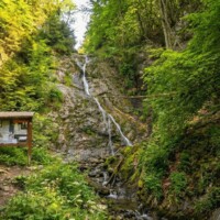 Vodopád na Kamennom potoku – Šikľavá skala Vodopád na Kamennom potoku – Šikľavá skala