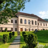 Budova prícestného hostinca na ulici Námestie č.10 Obec Smolník
