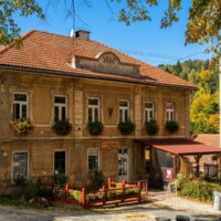 Budova byvalého penziónu Ronay na ulici Námestie č. 144 - Penzión Mach Obec Smolník