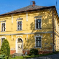 Budova katolíckej fary na ulici Námestie č. 209 Obec Smolník