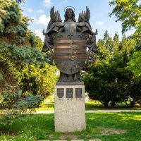 Socha anjela s erbom mesta Košice