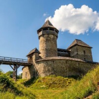 Hrad Vár - zrúcanina